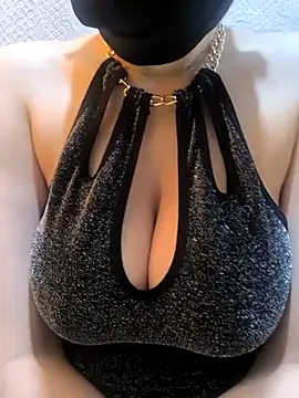 Snapshot of Lolytta chatting on 10.28.25 Lolytta online show from 10.28.25