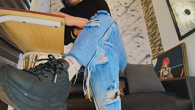 Sophie LittleS online show from 04.17.26