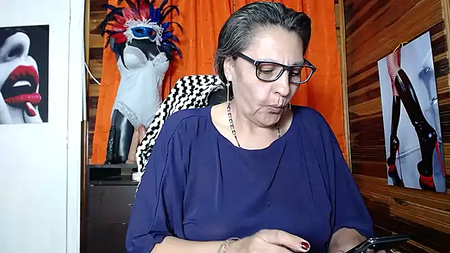 merlyna goldens online show from 02.01.25