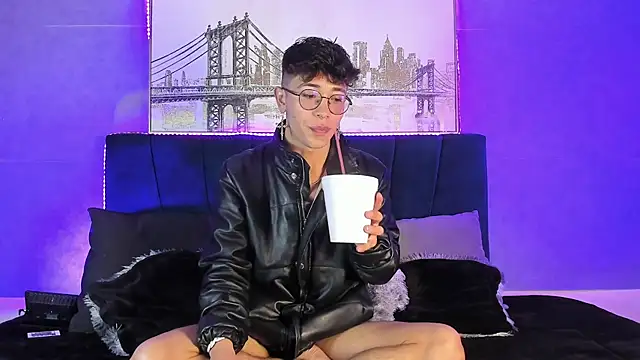 Snapshot of Andrew_thevil chatting on 12.11.24 Andrew thevil online show from 12.11.24