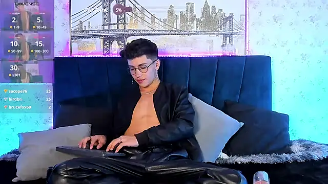 Snapshot of Andrew_thevil chatting on 01.04.25 Andrew thevil online show from 01.04.25