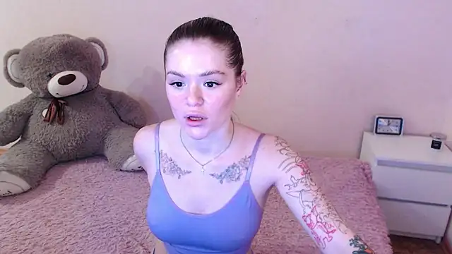 Snapshot of miaacatt chatting on 02.18.25 miaacatt online show from 02.18.25