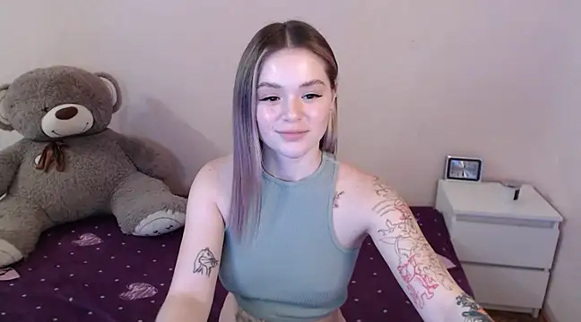 Snapshot of miaacatt chatting on 03.10.25 miaacatt online show from 03.10.25