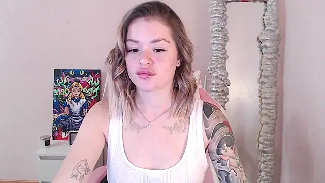 Snapshot of miaacatt chatting on 09.13.25 miaacatt online show from 09.13.25