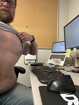 Snapshot of Bigbi6foot5 chatting on 11.05.25 Bigbi6foot5 online show from 11.05.25