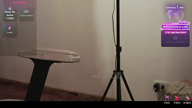 Snapshot of molly_russell chatting on 02.19.25 molly russell online show from 02.19.25