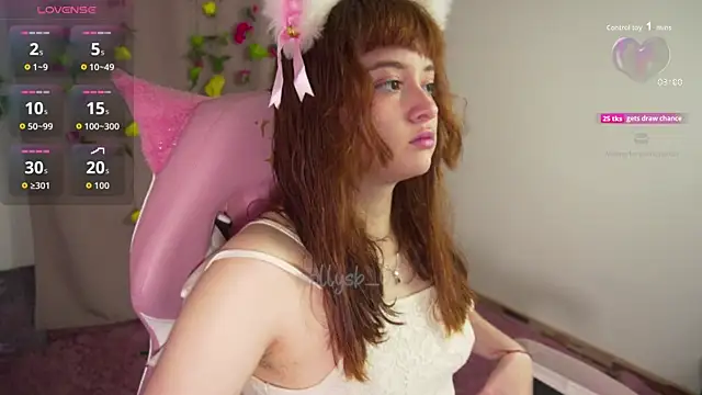 Snapshot of molly_russell chatting on 10.22.25 molly russell online show from 10.22.25