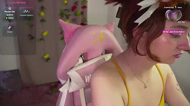 Snapshot of molly_russell chatting on 10.27.25 molly russell online show from 10.27.25