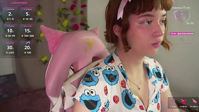 Snapshot of molly_russell chatting on 11.04.25 molly russell online show from 11.04.25