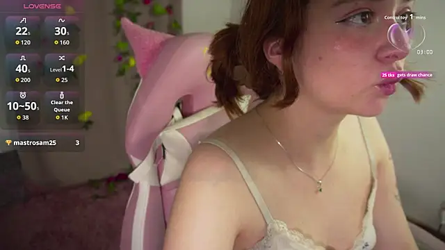 Snapshot of molly_russell chatting on 11.05.25 molly russell online show from 11.05.25