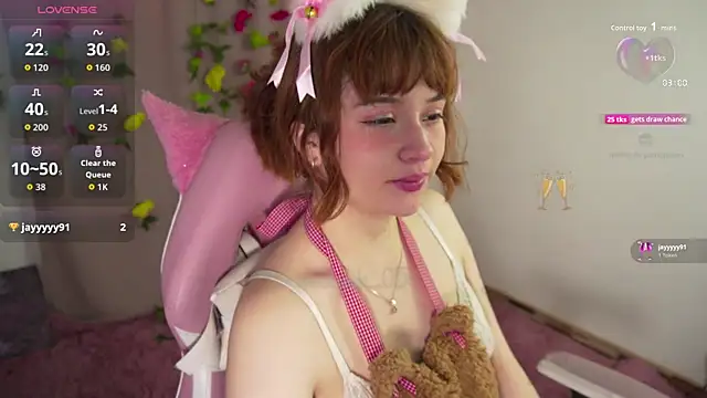 Snapshot of molly_russell chatting on 11.08.25 molly russell online show from 11.08.25