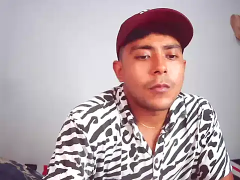 Snapshot of wailer_ chatting on 12.21.24 wailer online show from 12.21.24