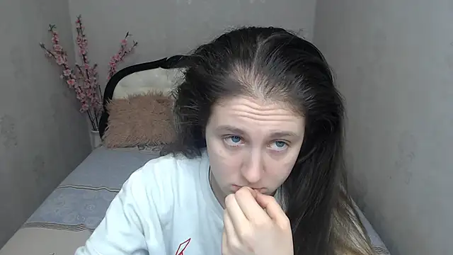 Holliy Cooper online show from 02.04.26