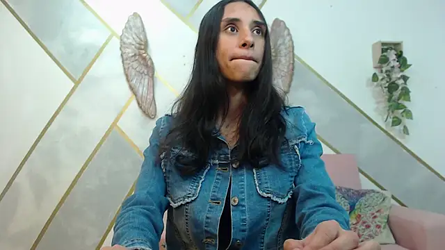 RoxanaCyrano  online show from 10.13.25