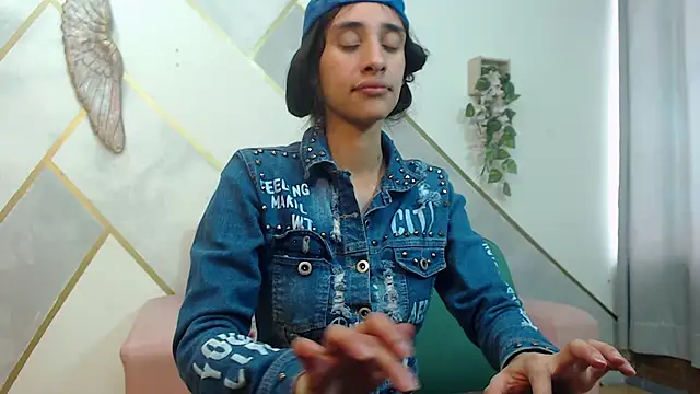 RoxanaCyrano  online show from 10.21.25