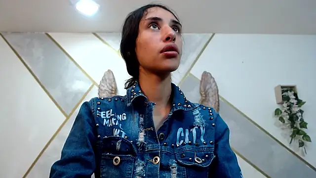 RoxanaCyrano  online show from 11.24.25