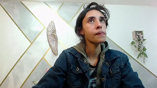 RoxanaCyrano  online show from 12.19.25