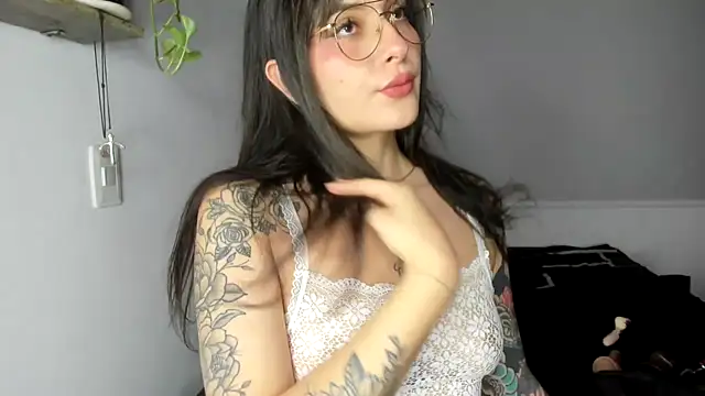 Snapshot of SweetBaby_nkl chatting on 04.25.26 SweetBaby nkl online show from 04.25.26