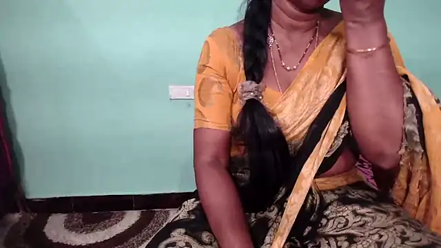 Snapshot of shrutitelugu69 chatting on 11.20.25 shrutitelugu69 online show from 11.20.25