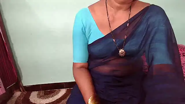 Snapshot of shrutitelugu69 chatting on 11.30.25 shrutitelugu69 online show from 11.30.25