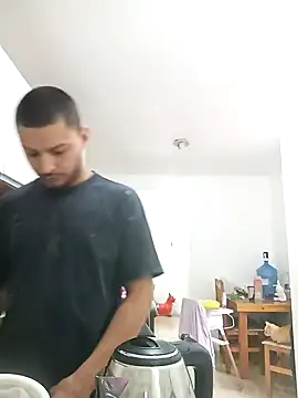 Snapshot of emrehliug12 chatting on 12.16.24 emrehliug12 online show from 12.16.24