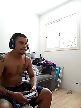 Snapshot of emrehliug12 chatting on 12.18.24 emrehliug12 online show from 12.18.24