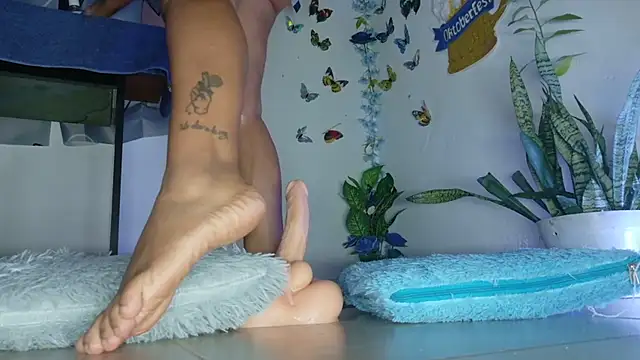 Snapshot of lucy_hairypussy83 chatting on 09.28.25 lucy hairypussy83 online show from 09.28.25
