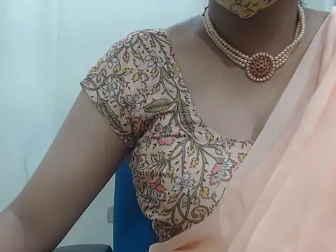 Snapshot of Lovely_Siri_23 chatting on 11.11.25 Lovely Siri 23 online show from 11.11.25