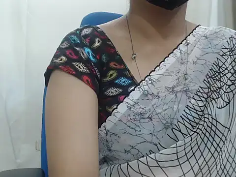 Snapshot of Lovely_Siri_23 chatting on 11.13.25 Lovely Siri 23 online show from 11.13.25