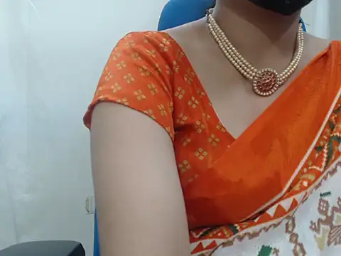 Snapshot of Lovely_Siri_23 chatting on 11.13.25 Lovely Siri 23 online show from 11.13.25