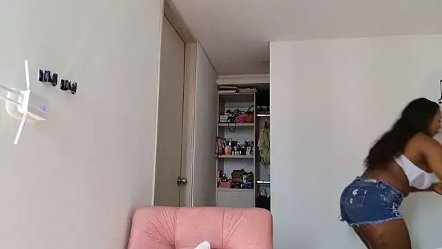 Snapshot of hanarousse chatting on 10.22.25 hanarousse online show from 10.22.25