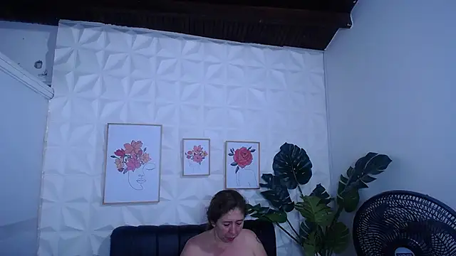 Snapshot of Valentinaa_mature chatting on 09.16.25 Valentinaa mature online show from 09.16.25