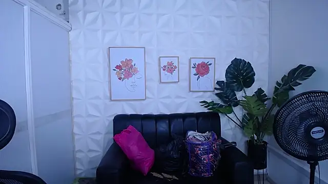 Snapshot of Valentinaa_mature chatting on 09.20.25 Valentinaa mature online show from 09.20.25