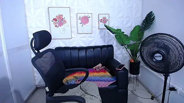 Snapshot of Valentinaa_mature chatting on 11.06.25 Valentinaa mature online show from 11.06.25