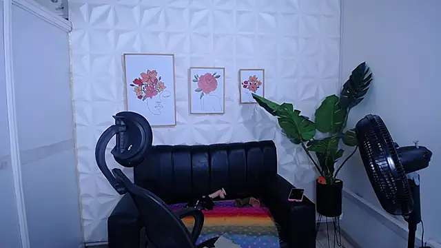 Snapshot of Valentinaa_mature chatting on 11.08.25 Valentinaa mature online show from 11.08.25