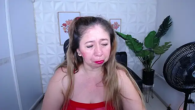 Snapshot of Valentinaa_mature chatting on 11.12.25 Valentinaa mature online show from 11.12.25