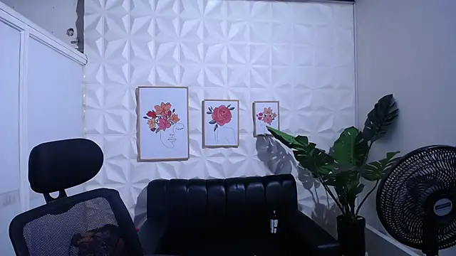 Snapshot of Valentinaa_mature chatting on 11.14.25 Valentinaa mature online show from 11.14.25