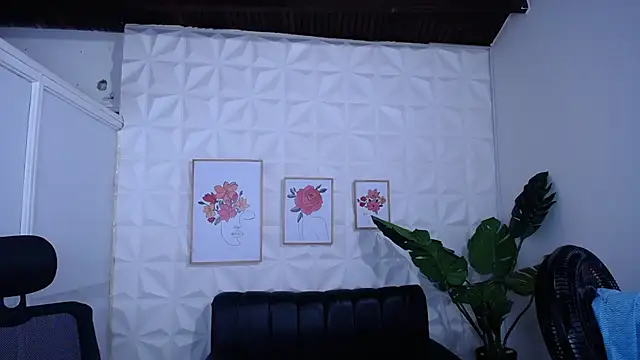 Snapshot of Valentinaa_mature chatting on 11.24.25 Valentinaa mature online show from 11.24.25