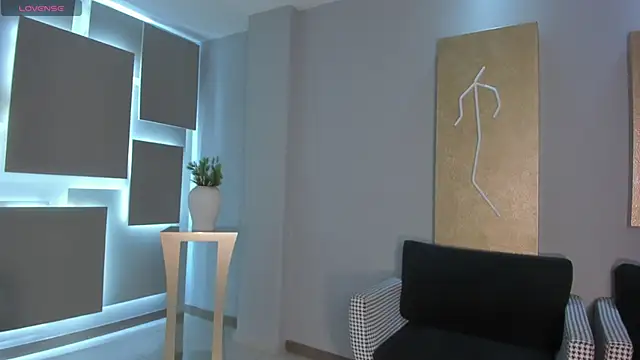 LizzHamilton   online show from 01.17.26