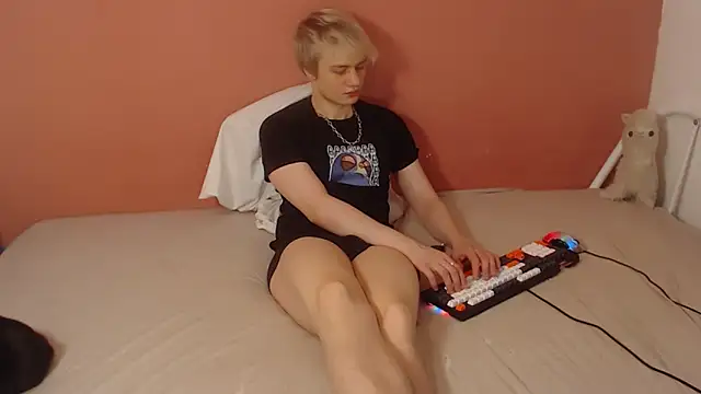 Oliver sweet  online show from 04.15.26