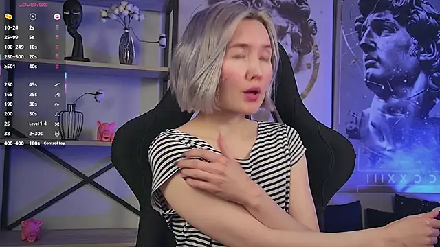 Snapshot of ReiYosimoto chatting on 01.18.26 ReiYosimoto online show from 01.18.26