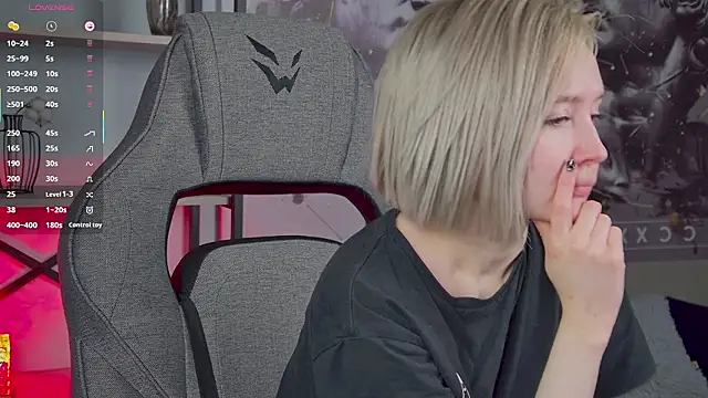 Snapshot of ReiYosimoto chatting on 03.04.26 ReiYosimoto online show from 03.04.26