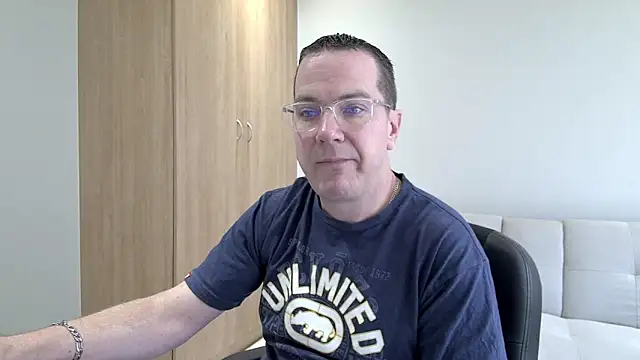 BrettJ81 online show from 10.19.25