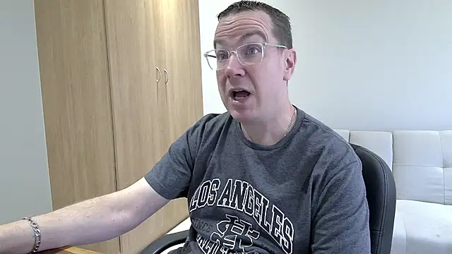 BrettJ81 online show from 10.23.25