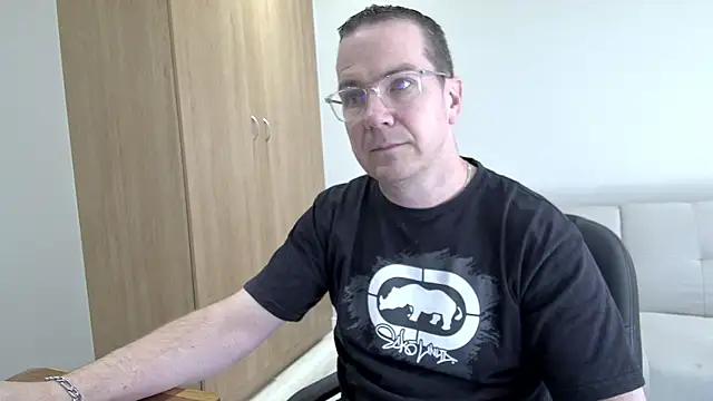 BrettJ81 online show from 04.04.26