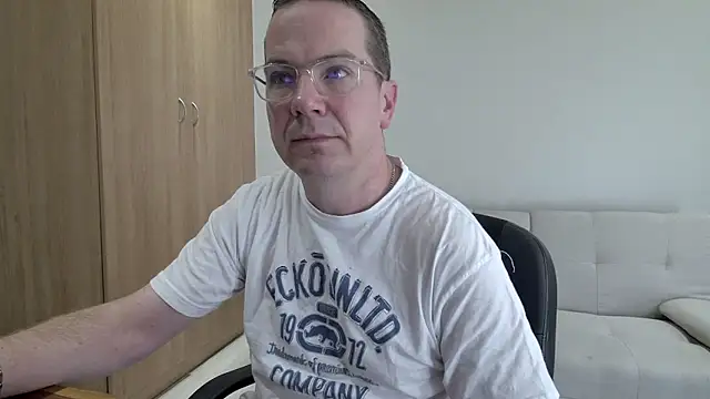 BrettJ81 online show from 04.11.26