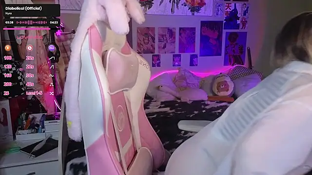 Evie Ro online show from 01.08.25