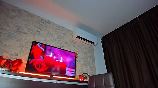 Laya Moon online show from 02.22.25