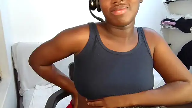 Snapshot of Ashaichious chatting on 02.14.25 Ashaichious online show from 02.14.25