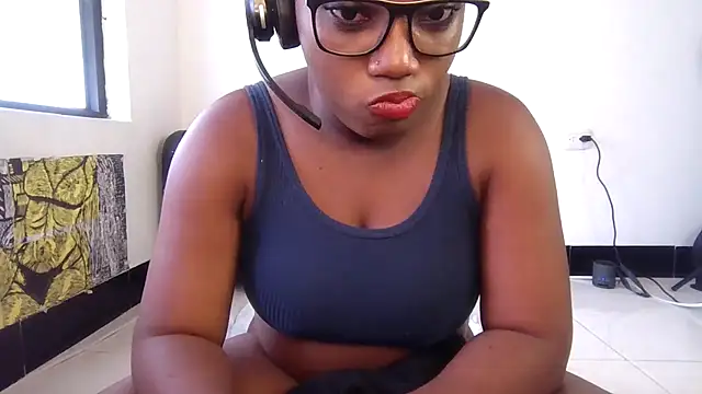 Snapshot of Ashaichious chatting on 11.04.25 Ashaichious online show from 11.04.25